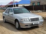 Mercedes-Benz C 240 1998 года за 3 800 000 тг. в Актобе – фото 2