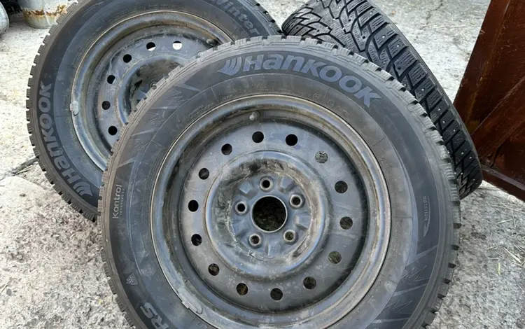 Зимнюю резину Hankook 215/65 R16 на дискахүшін110 000 тг. в Алтай