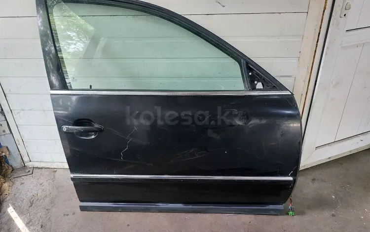 Передняя правая дверь Volkswagen passat B5 + за 10 000 тг. в Алматы