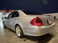 Mercedes-Benz E 320 2004 годаүшін5 200 000 тг. в Актау – фото 5