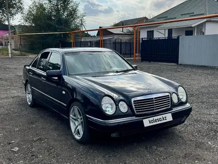 Mercedes-Benz E 320 1999 года за 4 500 000 тг. в Алматы