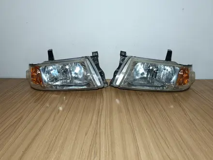 Фары 2шт Mazda Bongo Friendee 1й рест 99-05г Мазда Бонго Фринди Оригинал за 50 000 тг. в Караганда