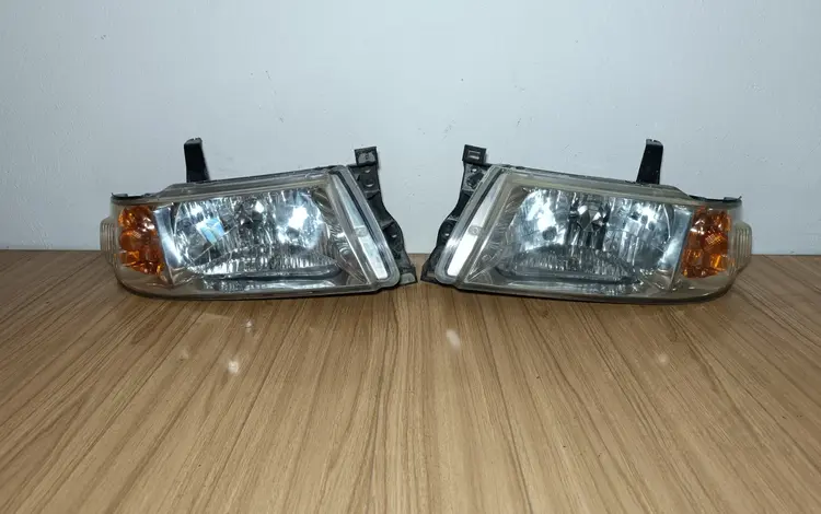 Фары 2шт Mazda Bongo Friendee 1й рест 99-05г Мазда Бонго Фринди Оригинал за 50 000 тг. в Караганда