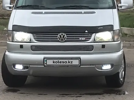 Volkswagen Caravelle 2001 года за 6 800 000 тг. в Караганда