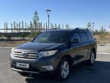Toyota Highlander 2013 года за 13 000 000 тг. в Актобе – фото 2
