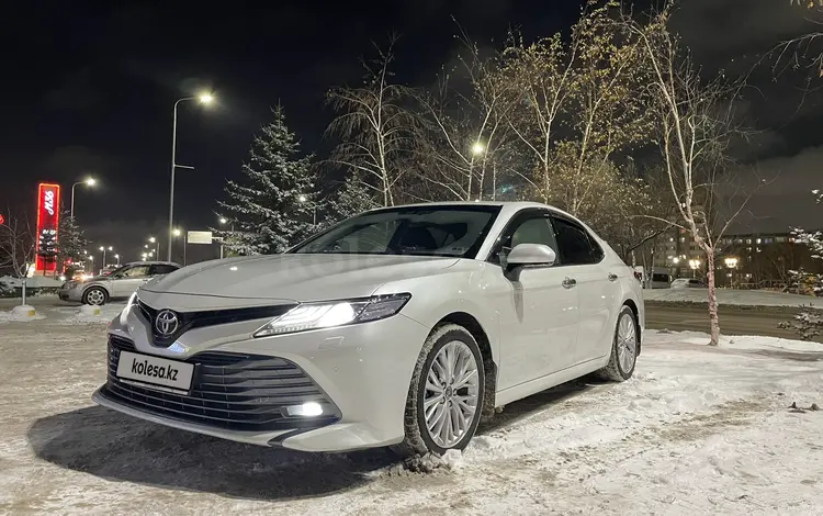 Toyota Camry 2019 года за 15 300 000 тг. в Астана