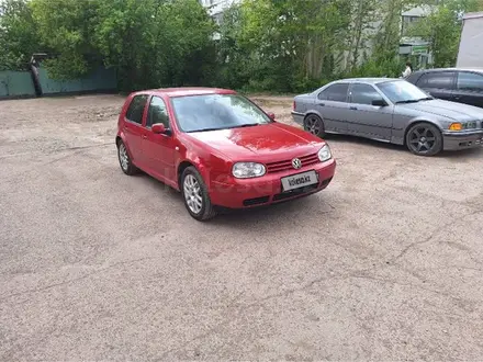 Volkswagen Golf 2001 года за 2 600 000 тг. в Астана
