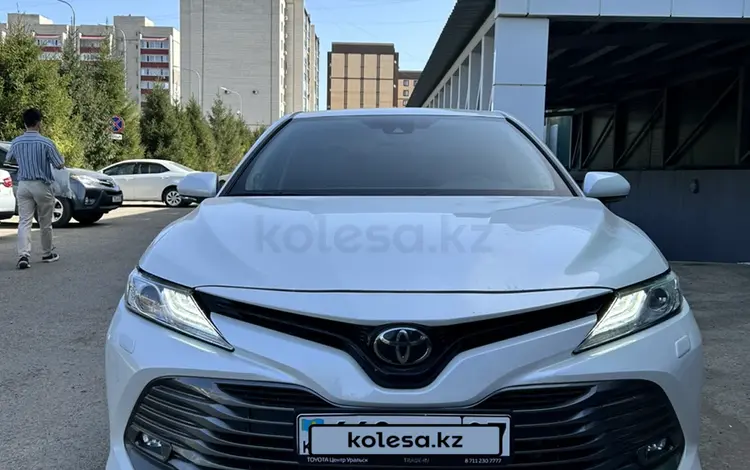 Toyota Camry 2020 года за 14 700 000 тг. в Уральск