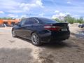 Toyota Camry 2017 года за 8 900 000 тг. в Актобе – фото 2