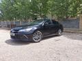 Toyota Camry 2017 года за 8 900 000 тг. в Актобе