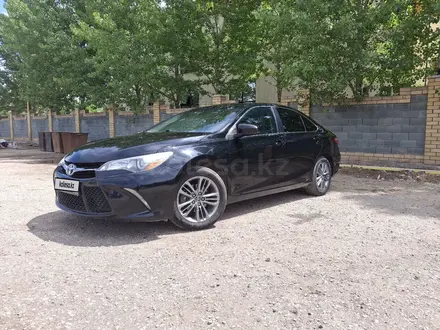 Toyota Camry 2017 года за 8 900 000 тг. в Актобе