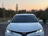 Toyota Camry 2019 года за 14 400 000 тг. в Шымкент – фото 2