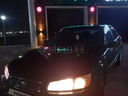 Toyota Camry 2000 года за 3 200 000 тг. в Жезказган – фото 2