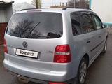 Volkswagen Touran 2003 года за 3 350 000 тг. в Алматы – фото 3