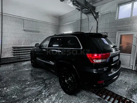 Jeep Grand Cherokee 2011 года за 11 700 000 тг. в Петропавловск – фото 13