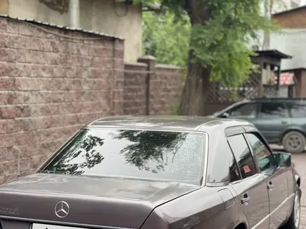 Mercedes-Benz E 230 1991 года за 1 350 000 тг. в Алматы – фото 2