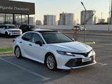 Toyota Camry 2019 года за 13 700 000 тг. в Актау