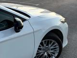 Toyota Camry 2019 года за 13 700 000 тг. в Актау – фото 5