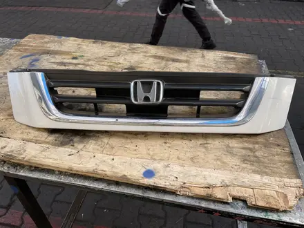 Решетка Радиатор Honda CR-V за 15 000 тг. в Алматы – фото 2