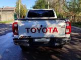 Toyota Hilux 2021 года за 17 500 000 тг. в Алматы – фото 2