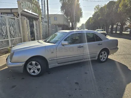 Mercedes-Benz E 320 1996 года за 3 200 000 тг. в Алматы