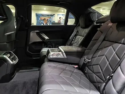 BMW 740 XDrive 3.0 2025 года за 69 700 000 тг. в Алматы – фото 16