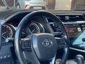 Toyota Camry 2018 года за 16 300 000 тг. в Атырау – фото 5