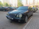 Mercedes-Benz E 320 1997 года за 2 900 000 тг. в Астана – фото 2