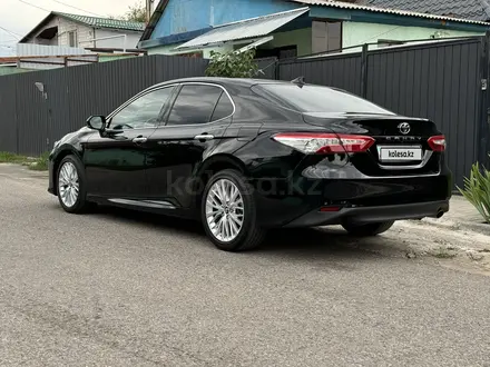 Toyota Camry 2019 года за 14 300 000 тг. в Алматы – фото 4