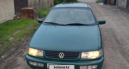 Volkswagen Passat 1994 года за 1 400 000 тг. в Караганда – фото 2