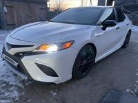 Toyota Camry 2018 года за 13 500 000 тг. в Караганда