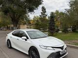 Toyota Camry 2020 года за 15 500 000 тг. в Караганда