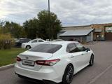 Toyota Camry 2020 года за 15 500 000 тг. в Караганда – фото 3