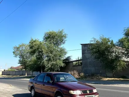 Volkswagen Passat 1994 года за 1 500 000 тг. в Шымкент – фото 2