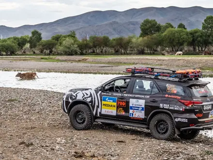 Фаркоп Бампер задний РИФToyota Fortuner 2015 + за 485 000 тг. в Алматы – фото 3