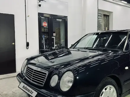 Mercedes-Benz E 200 1998 года за 3 300 000 тг. в Караганда – фото 18