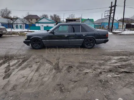 Mercedes-Benz E 300 1993 года за 1 200 000 тг. в Уральск – фото 20