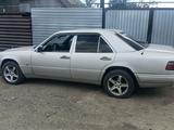 Mercedes-Benz E 200 1994 годаүшін1 800 000 тг. в Костанай – фото 3