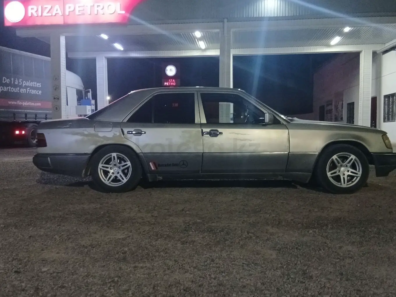 Mercedes-Benz E-Class, 1989