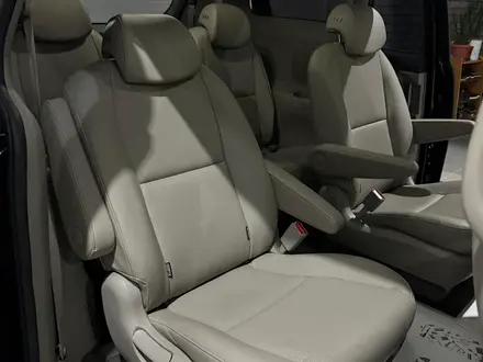 Kia Carnival 2018 года за 11 200 000 тг. в Шымкент – фото 16