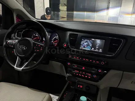 Kia Carnival 2018 года за 11 200 000 тг. в Шымкент – фото 20