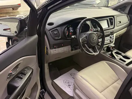 Kia Carnival 2018 года за 11 200 000 тг. в Шымкент – фото 25
