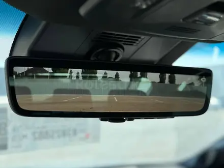 Toyota Camry Luxe 2025 года за 23 190 000 тг. в Актобе – фото 5