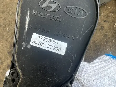 Привозная дроссельная заслонка на HYUNDAI за 2 500 тг. в Алматы – фото 2