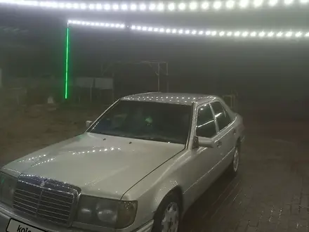 Mercedes-Benz E 200 1990 года за 850 000 тг. в Алматы – фото 4