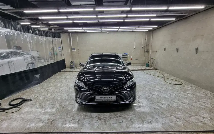 Toyota Camry 2019 года за 18 500 000 тг. в Астана