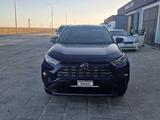 Toyota RAV4 2019 года за 13 100 000 тг. в Актау