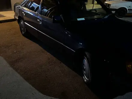 Mercedes-Benz E 230 1991 года за 1 500 000 тг. в Есик – фото 18