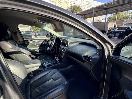 Hyundai Santa Fe 2020 года за 11 800 000 тг. в Алматы – фото 3