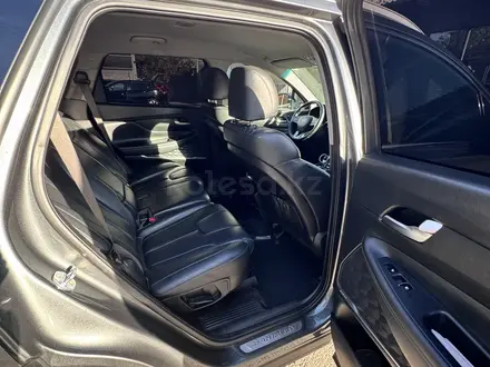 Hyundai Santa Fe 2020 года за 11 800 000 тг. в Алматы – фото 4